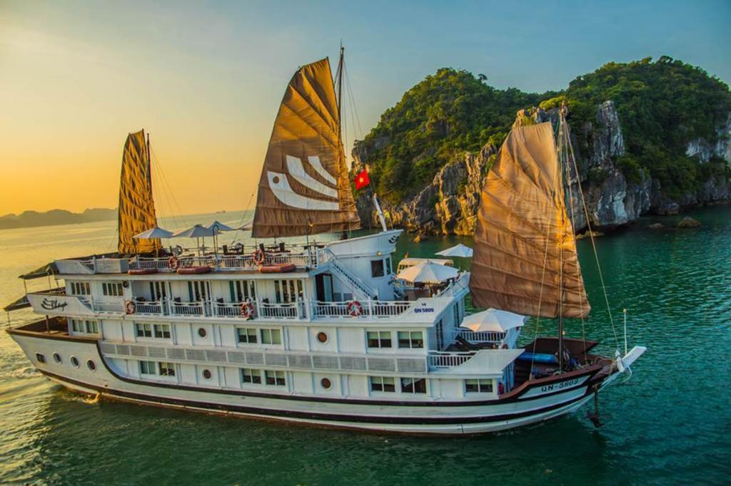 Du thuyền Bhaya Hạ Long (Bhaya Halong Cruise)