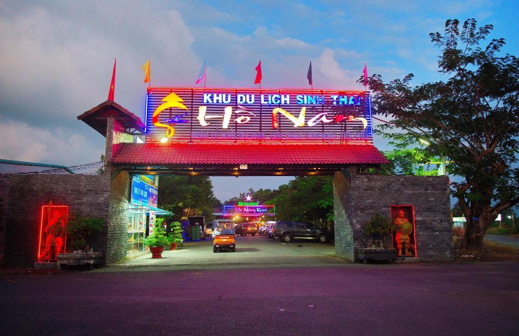 Resort Hồ Nam (Ho Nam Resort)