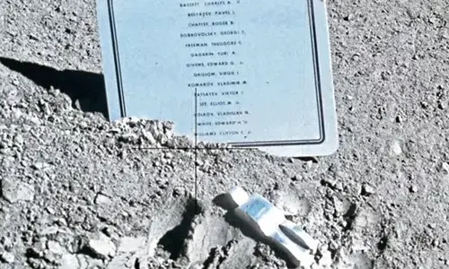 fallen-astronaut-monument-placed-on-the-moon-in-secret