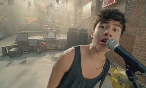 Calum Hood Facts |