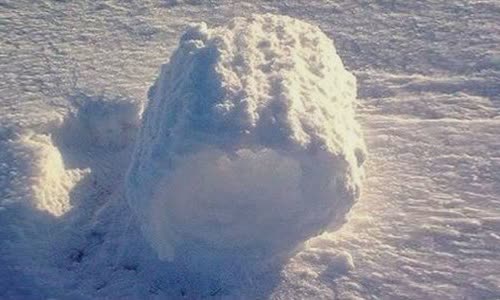 found-a-giant-selfrolling-snowball-in-the-uk