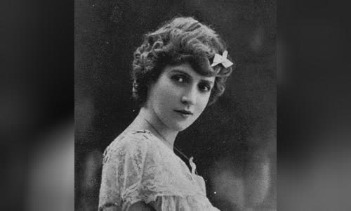 Ève Lavallière