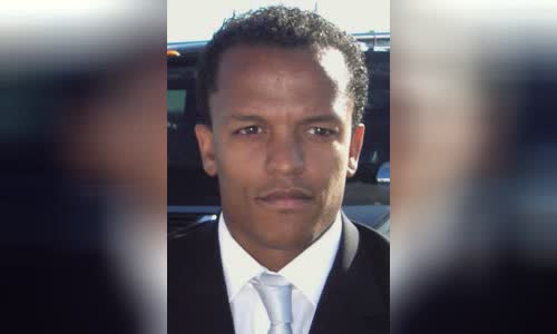 Robert Earnshaw