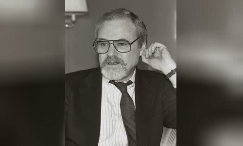 Alan J. Pakula