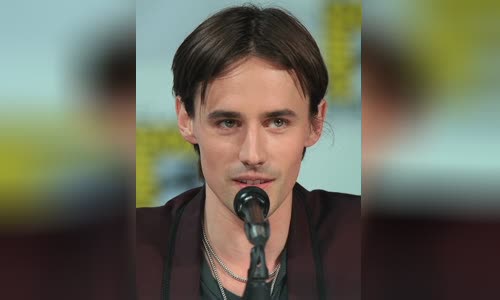 Reeve Carney