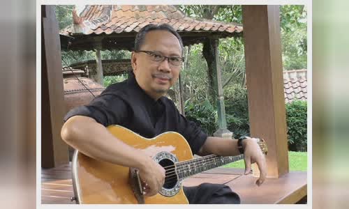 Ebiet G. Ade