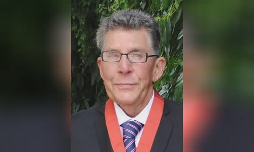 Paul Holmes (broadcaster)