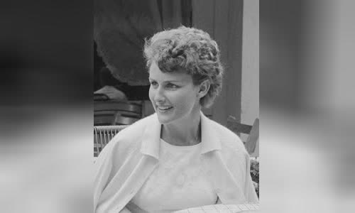 Lesley Turner Bowrey