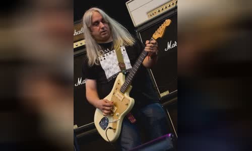 J Mascis