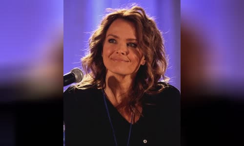 Dina Meyer