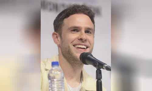 Iain De Caestecker