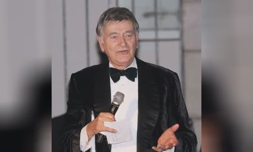 Barrie Ingham