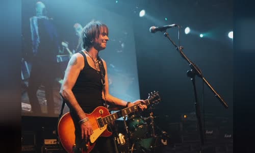 Brian Robertson (guitarist)
