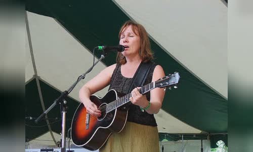 Iris DeMent