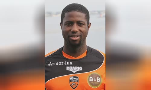Arnold Mvuemba