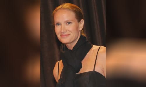 Kelly Lynch
