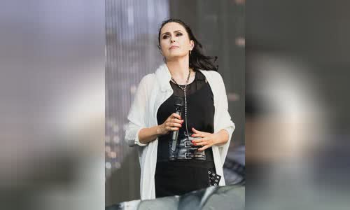 Sharon den Adel