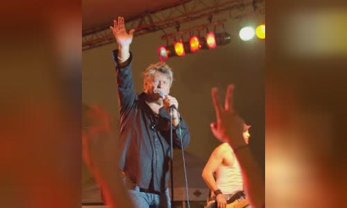 Brian Howe (singer)