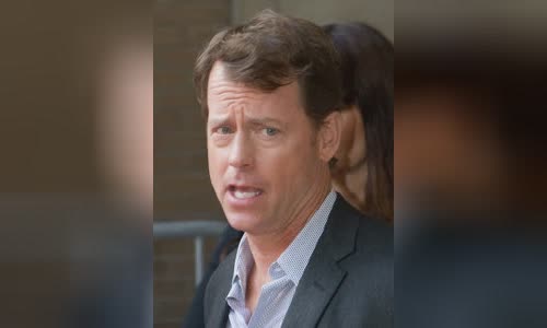 Greg Kinnear