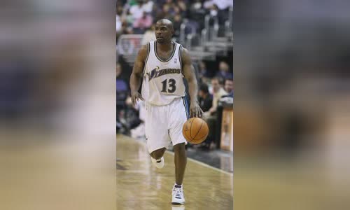 Mike James (basketball, born 1975)