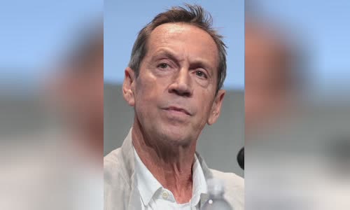 Jonathan Hyde