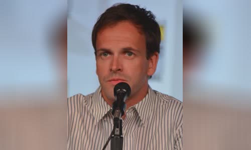 Jonny Lee Miller
