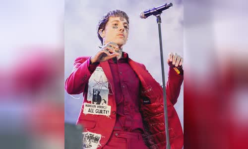Oliver Sykes