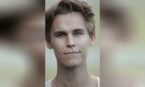 Rhys Wakefield