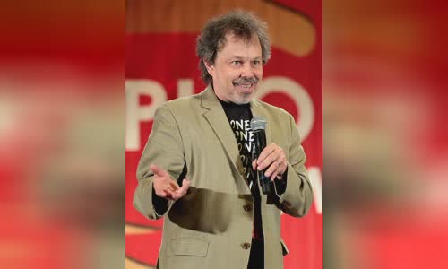 Curtis Armstrong