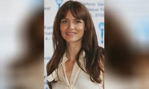 Saffron Burrows