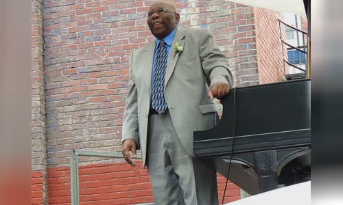Oliver Jones (pianist)