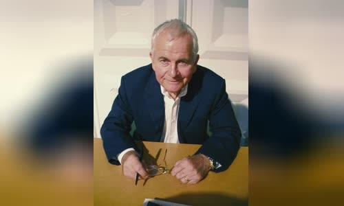 Ian Holm