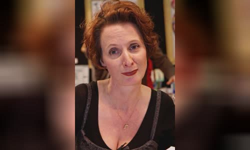 Emmanuelle Houdart