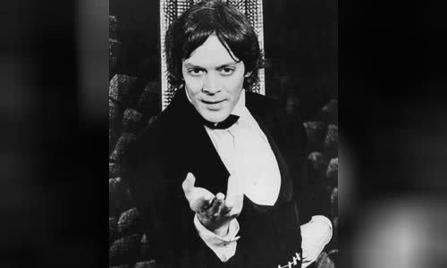 Raul Julia