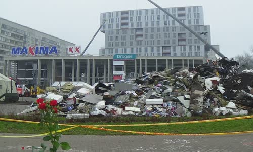 Zolit?de shopping centre roof collapse
