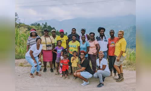 andrea-m-johnson-ve-viec-nang-cao-phu-nu-jamaica-trong-ca-phe image