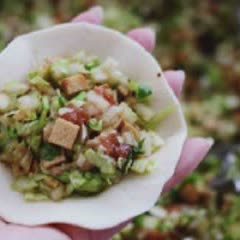 Cách làm bánh bao nhân thịt xào đậu hũ và rau cải