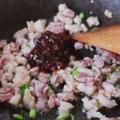 Cách làm Bánh bao nhân thịt xào cà tím