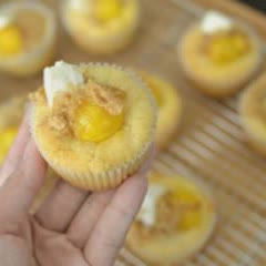 Cách làm Bánh Bông Lan Trứng Muối Chà Bông thơm ngon
