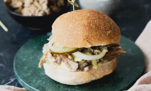 Cách làm Bánh burger thịt heo mù tạt