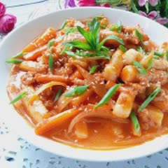 Cách làm bánh gạo cay sốt thịt bằm