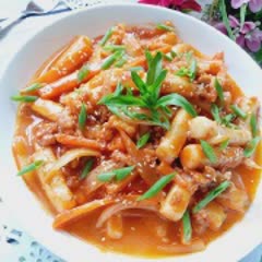 Cách làm bánh gạo cay sốt thịt bằm