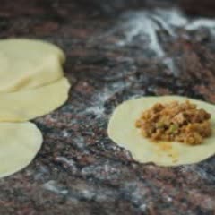 Cách làm Bánh gối cà ri gà