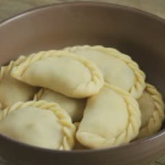 Cách làm Bánh gối nhân cà ri gà giòn rụm hấp dẫn