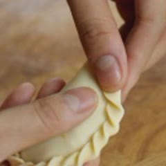 Cách làm Bánh gối nhân cà ri gà giòn rụm hấp dẫn