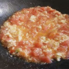 Cách làm Bánh hấp nhân trứng sốt cà chua