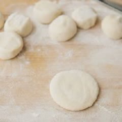 Cách làm bánh hẹ nhân thịt