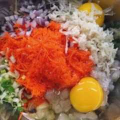 Cách làm Bánh Khoai Tây Chiên Tôm rau củ, thơm ngon cho bé