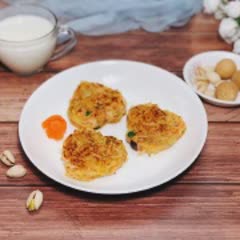 Cách làm Bánh Khoai Tây Chiên Tôm rau củ, thơm ngon cho bé