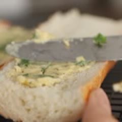 Cách làm Bánh Mì Bơ Tỏi phô mai bằng lò nướng cực đơn giản